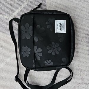 NWOT Herschel Classic Crossbody